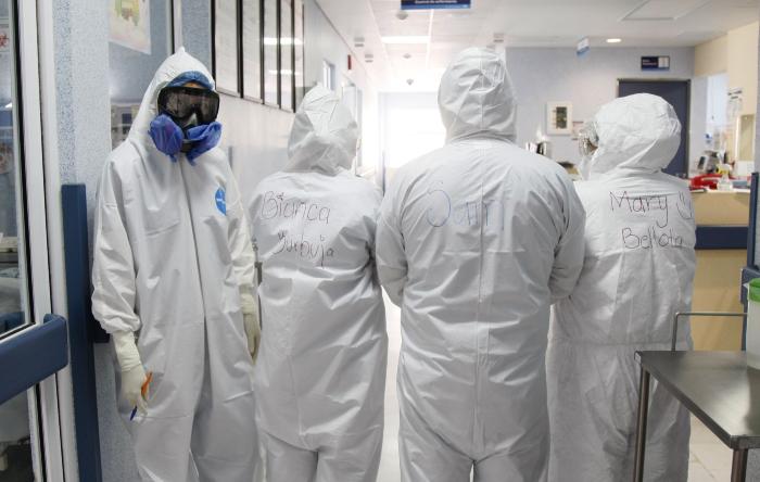 Médicos en el área COVID-19 del Hospital Comunitario Las Joyas