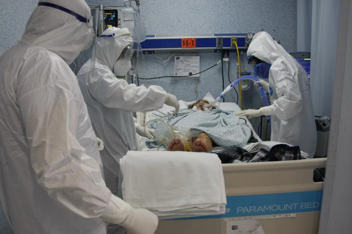 Médicos desconectan respirador a paciente tras su fallecimiento