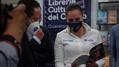 XXXIII Feria Nacional del Libro. Recorrido de la alcaldesa en la feria