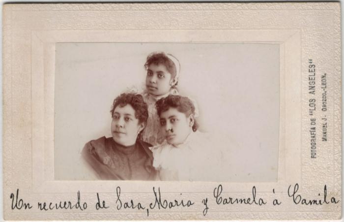 Retrato de 3 mujeres jóvenes