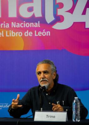 Fenal 34 – Feria Nacional del Libro de León; Trino presentó su libro “El mundial de Trino. Edición Qatar”
