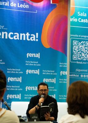 Fenal 34 – Feria Nacional del Libro de León; Ángel Díaz presentó su libro “Qué manera de vivir tiene el olvido”
