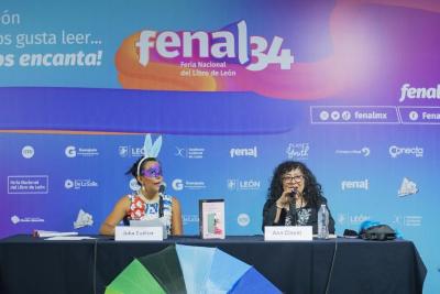 Fenal 34 – Feria Nacional del Libro de León; Ana Clavel presentó el libro “Por desobedecer a tus padres”.
