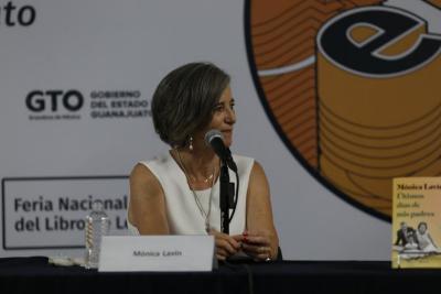 XXXIII Feria Nacional del Libro. Presentación editorial de Mónica Lavín