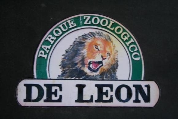 Escudo del Parque Zoológico de León 