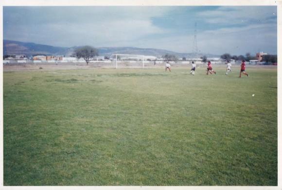 Juego de futbol del Atlético Ecca femenil en el año 2002