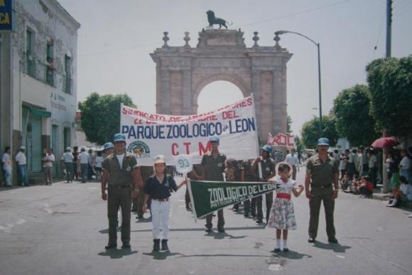 Desfile del sindicato de trabajadores del Zoológico de León 