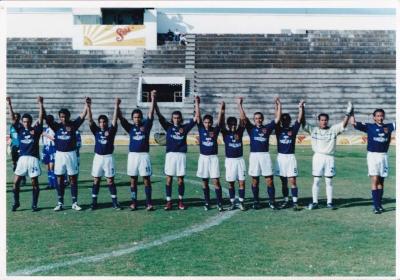 Atlético Ecca posan para la fotografía en el Estadio La Martinica, año 2002