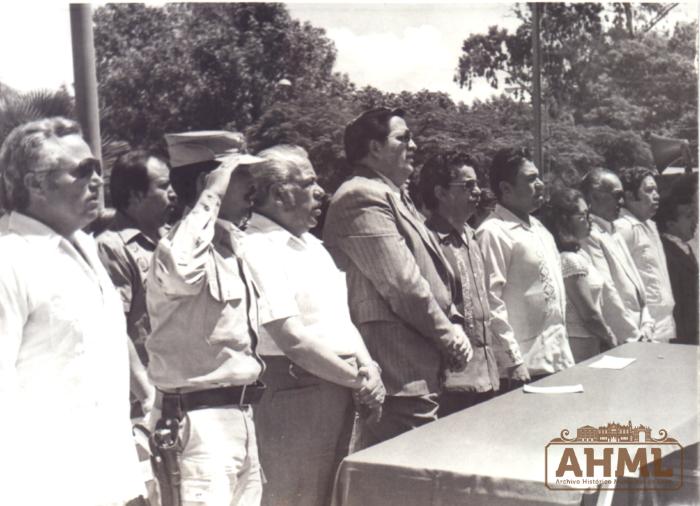 Pódium de acto cívico en Jardín De Los Niños Héroes (Ca. 1974) 