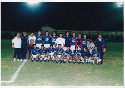 Entrenadores y jugadores del Atlético Ecca, año 2003