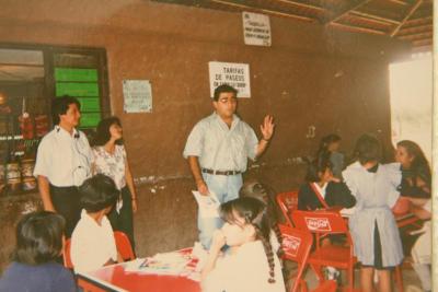 Grupo escolar en la cafetería del Zoológico de León