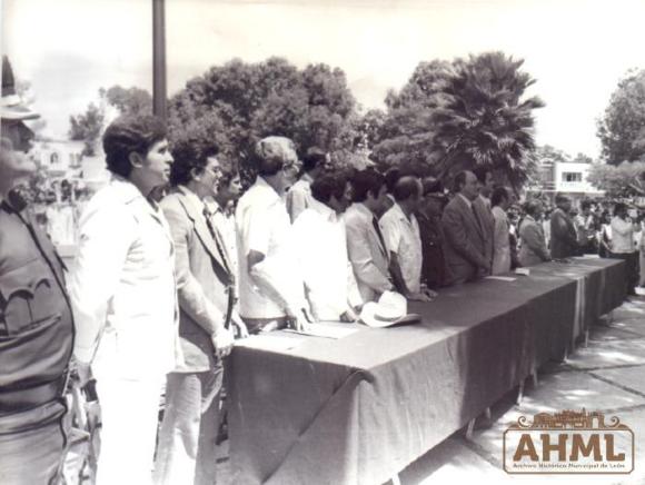 Mesa de honor en acto cívico (Ca. 1978)