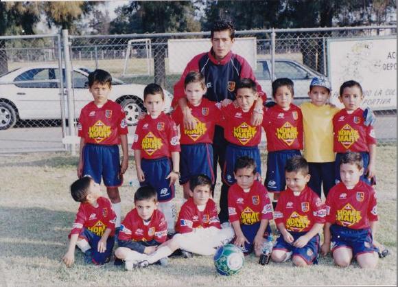 Equipo Atlético Ecca infantil posa para la foto