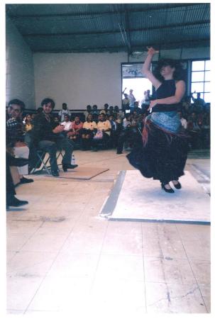 Muestra de danza en escuela ECCA 