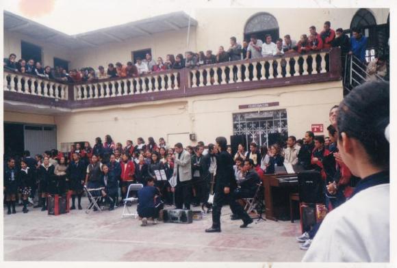 Maestro de ceremonia en actividad cultural 