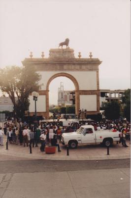 Espectáculo frente al Arco de la Calzada (Ca. 2000) 