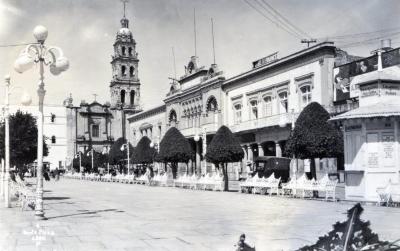 Portal Aldama del lado norte de la plaza en 1924