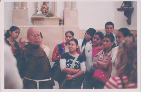 Estudiantes de la Universidad de León en el Templo San Francisco de Asís 