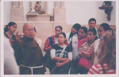 Estudiantes de la Universidad de León en el Templo San Francisco de Asís 