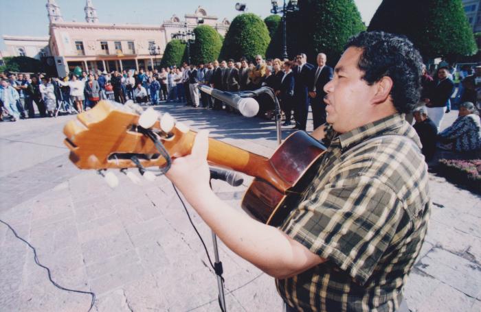 Don Guillermo en ceremonia conmemorativa del 2 de enero (Ca. 2000) 