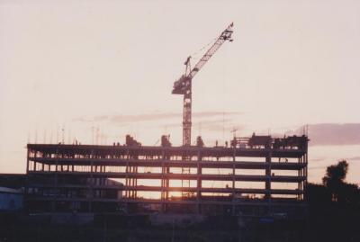 Construcción de edificio sobre López Mateos 