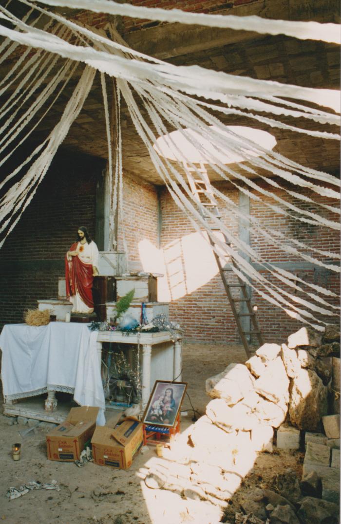 Construcción de la capilla en la casa hogar Loyola 