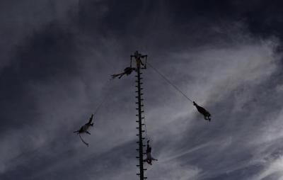 Voladores de Papantla en la Feria Estatal de León del 2024