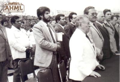 Antonio Torres Gómez con funcionarios en el Jardín de los Niños Héroes