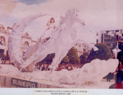 Carro alegórico con la reina de la ciudad, 1985