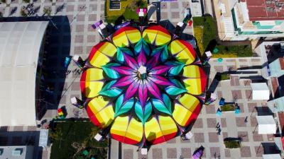 Fotografía aérea de la carpa de colores en la Feria Estatal de León del 2023
