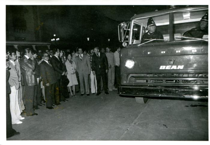 Entrega de nueva motobomba en la plaza principal en 1974