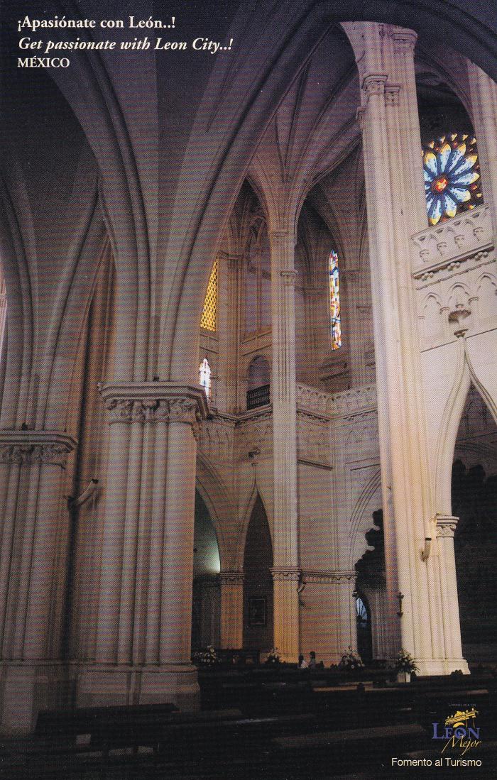 Postal del Interior del Templo Expiatorio