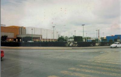 Vista de Poliforum León, antes conocido como el Centro de Exposiciones y Convenciones (CEC), Ca. 90's
