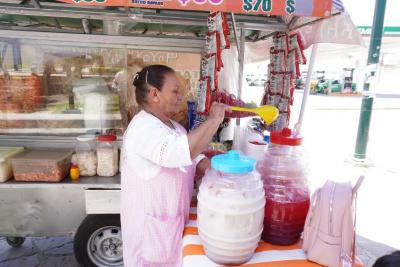 Aguas frescas de puesto de guacamayas 