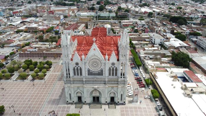 Vista aérea del Templo Expiatorio, Plaza Expiatorio y Barrio de Santiago