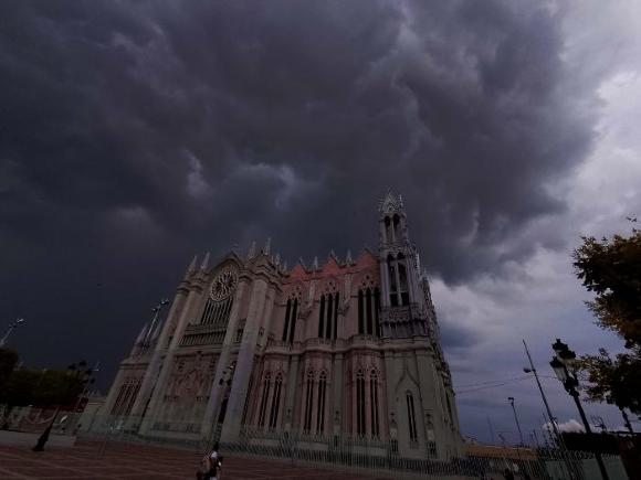 Fachada lateral del Templo Expiatorio