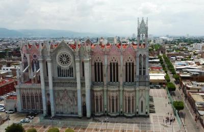 Templo Expiatorio y calle Francisco I. Madero 