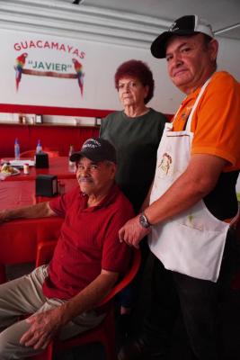 Puesto familiar de guacamayas Javier 