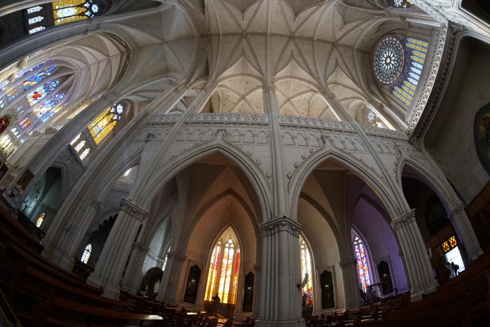 Interior de la nave central del Templo Expiatorio 