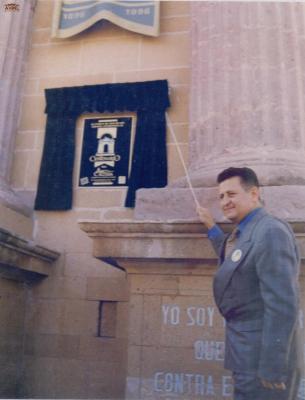 Develación de la placa del Centenario del Arco de la Calzada de los Héroes (20 de Junio de 1996)