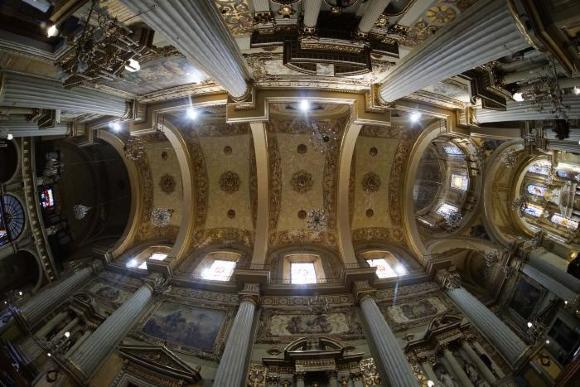 Nave central de la Catedral de León con efecto ojo de pez