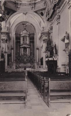 Interior del Santuario de Guadalupe en León, ca.1925.