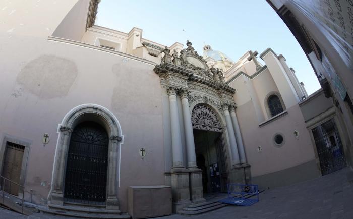 Fachada lateral oriente de la Catedral Basílica