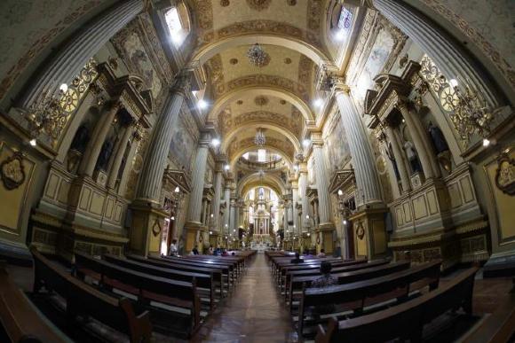 Interior de la Catedral Basílica con efecto ojo de pez 