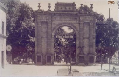 Arco de la Calzada de los Héroes, (ca. 1930)