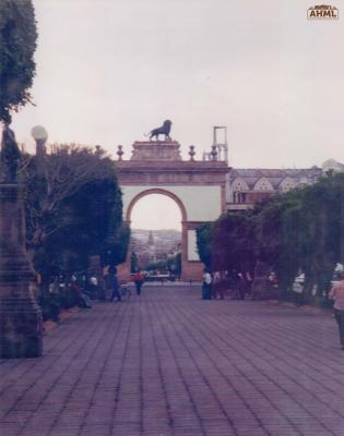 Arco de la Calzada de los Héroes (ca. 2003)