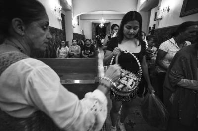 Bendición de los panecitos en el templo de San Nicolás de Tolentino