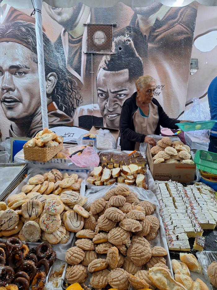  Vendedora de panecitos en el Barrio Arriba