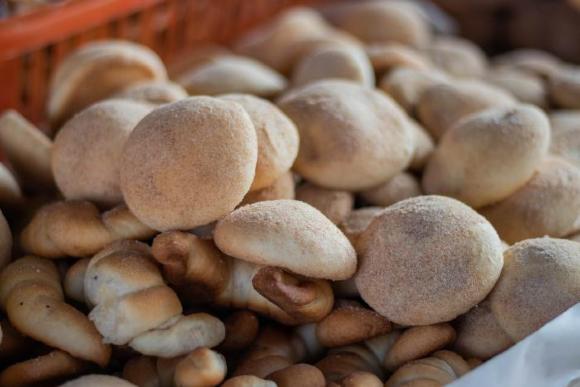 Cuernos y cemitas dulces 