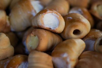 Conos rellenos de crema pastelera